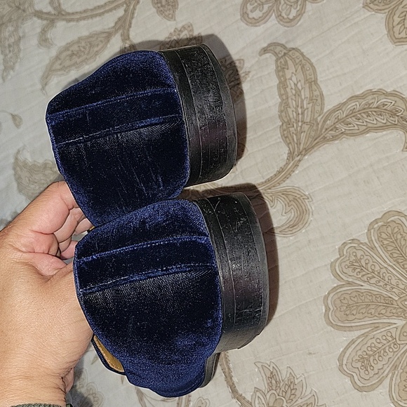 Magnanni for Neiman Marcus velvet size 11.5 - Picture 4 of 9